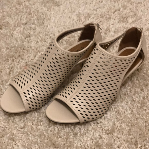 NEW Style & Co Cream Heels - Picture 2 of 5